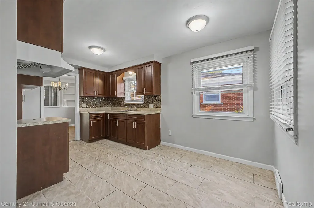 8212 Glengary Street Dearborn Heights City MI 48127