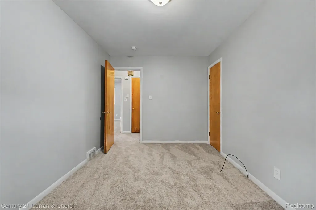 8212 Glengary Street Dearborn Heights City MI 48127