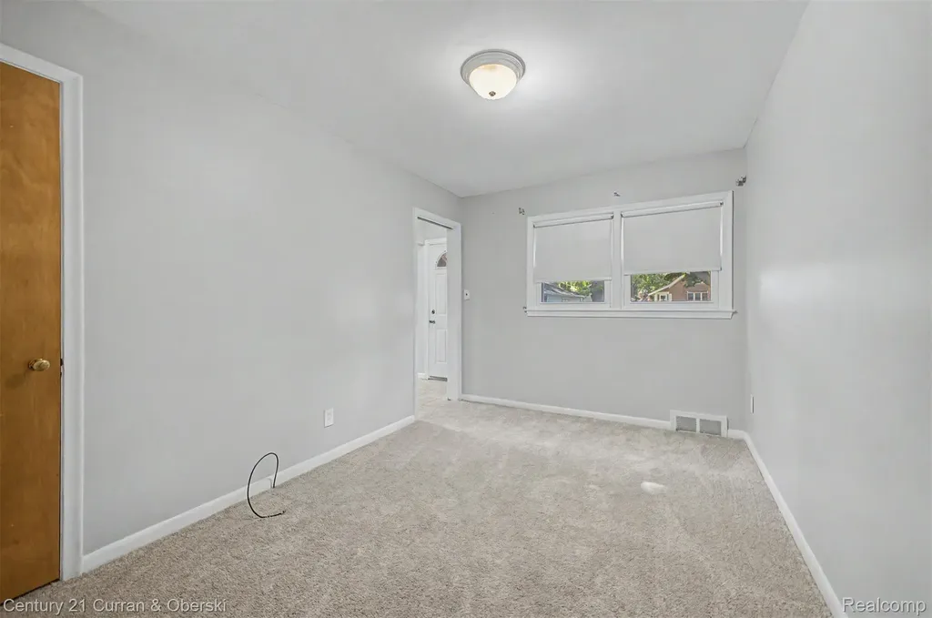 8212 Glengary Street Dearborn Heights City MI 48127
