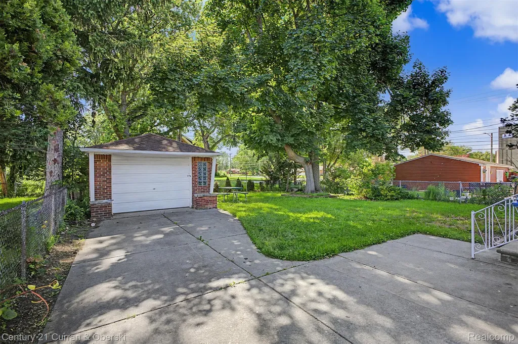 8212 Glengary Street Dearborn Heights City MI 48127