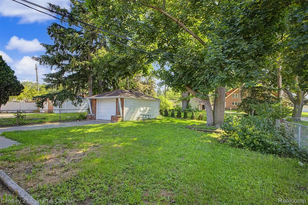 8212 Glengary Street Dearborn Heights City MI 48127
