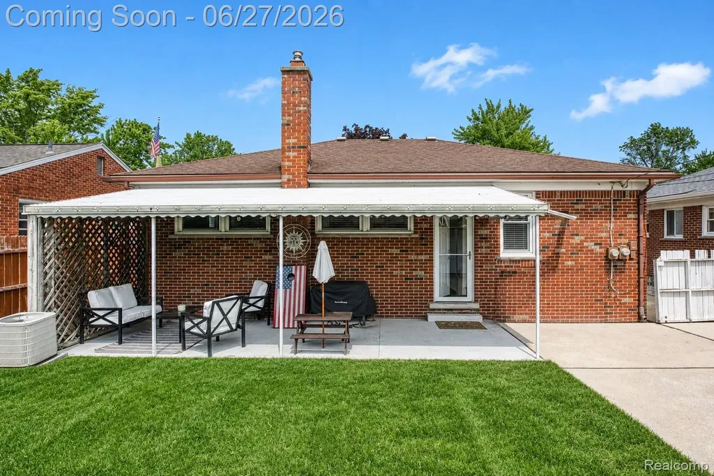 20304 California Street St. Clair Shores City MI 48080