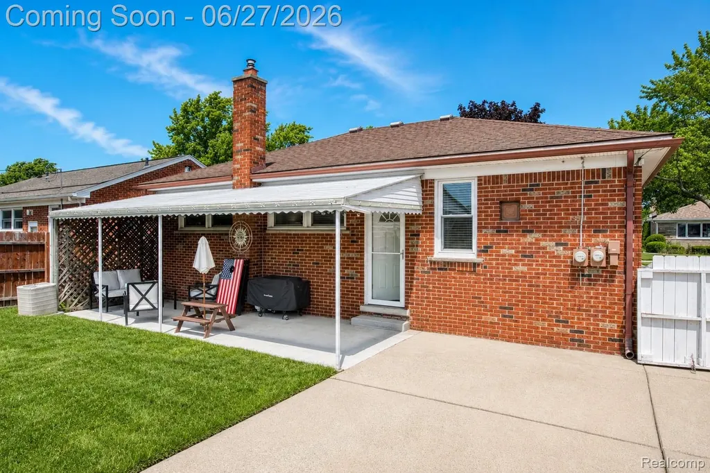 20304 California Street St. Clair Shores City MI 48080