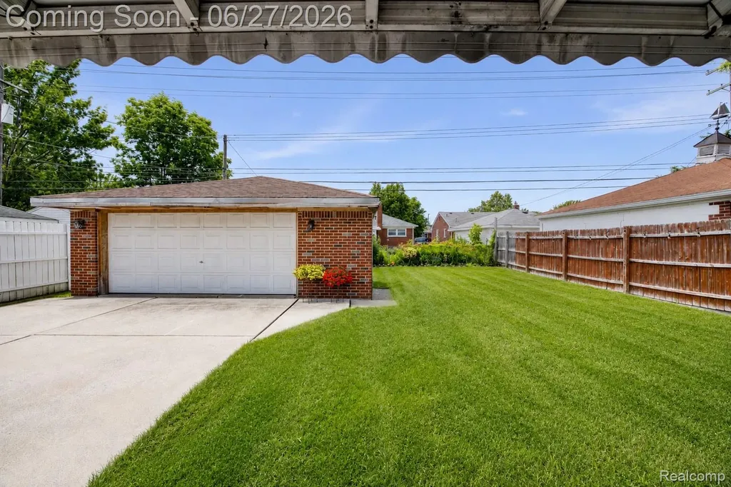20304 California Street St. Clair Shores City MI 48080