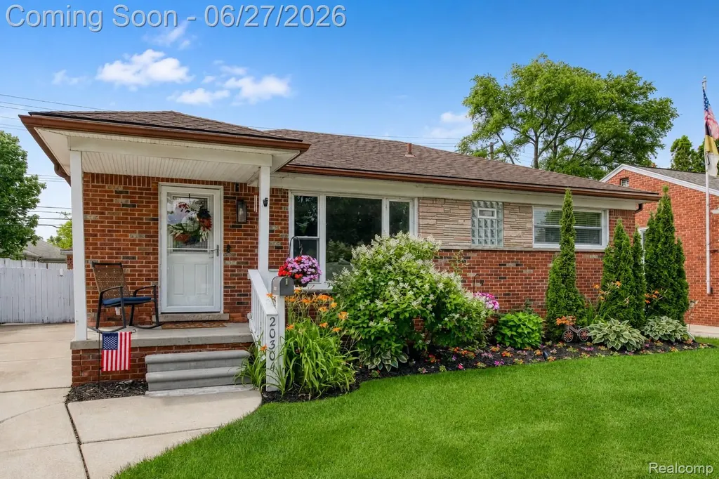 20304 California Street St. Clair Shores City MI 48080