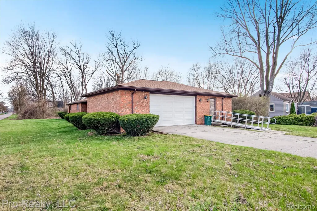11200 Wahrman Street Romulus City MI 48174