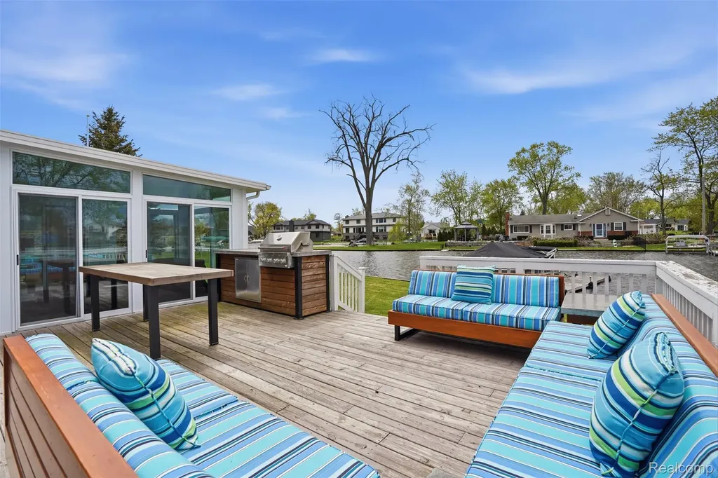 2299 Kingston Street White Lake Charter Township MI 48386