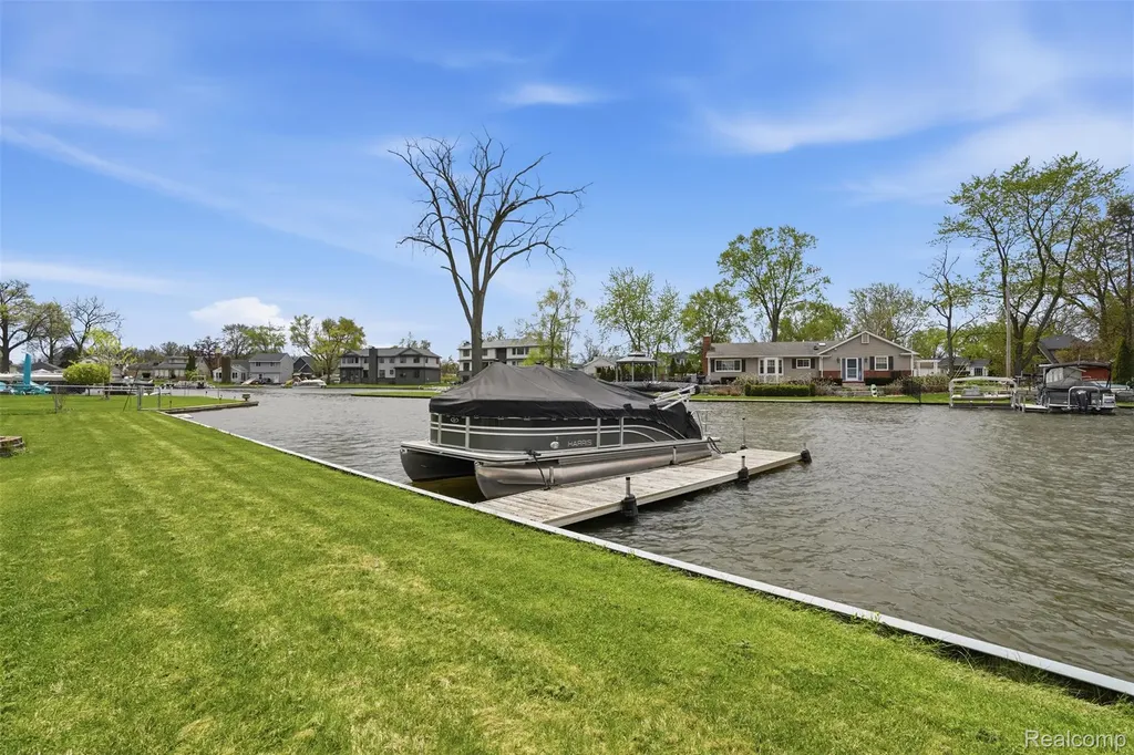2299 Kingston Street White Lake Charter Township MI 48386
