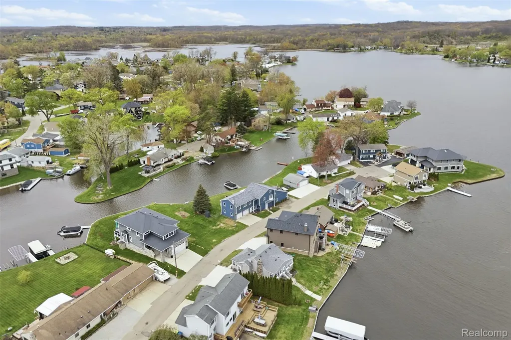 2299 Kingston Street White Lake Charter Township MI 48386