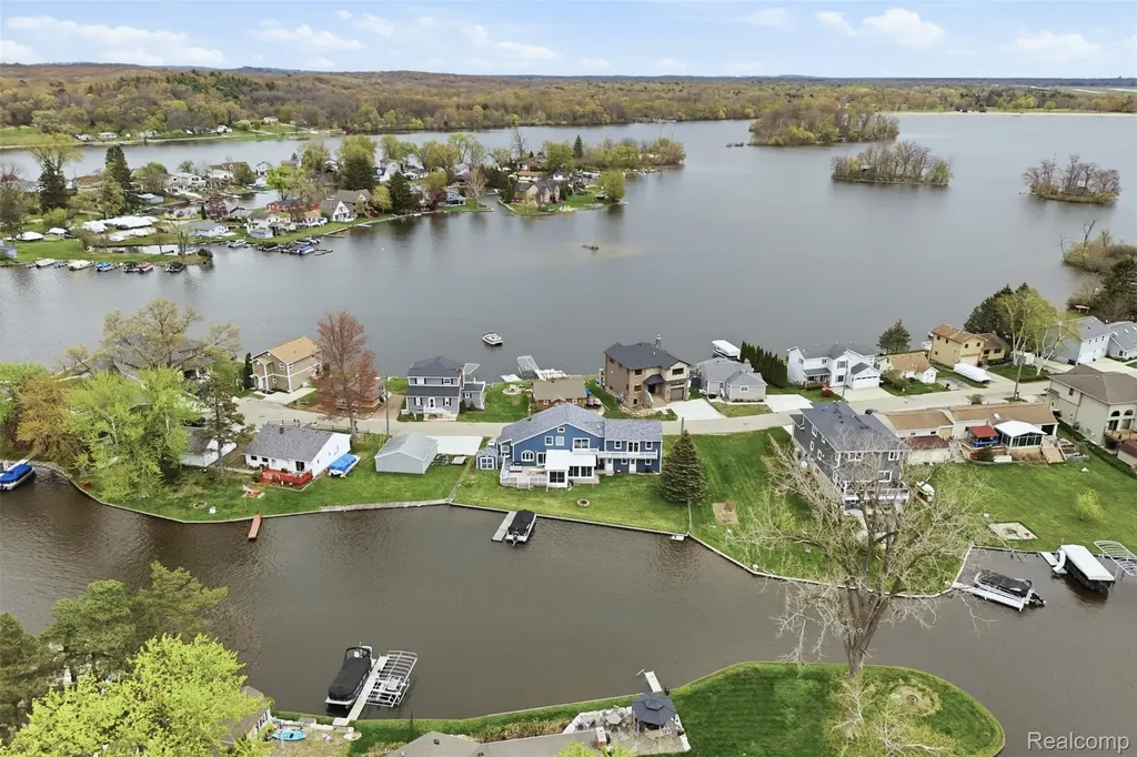 2299 Kingston Street White Lake Charter Township MI 48386