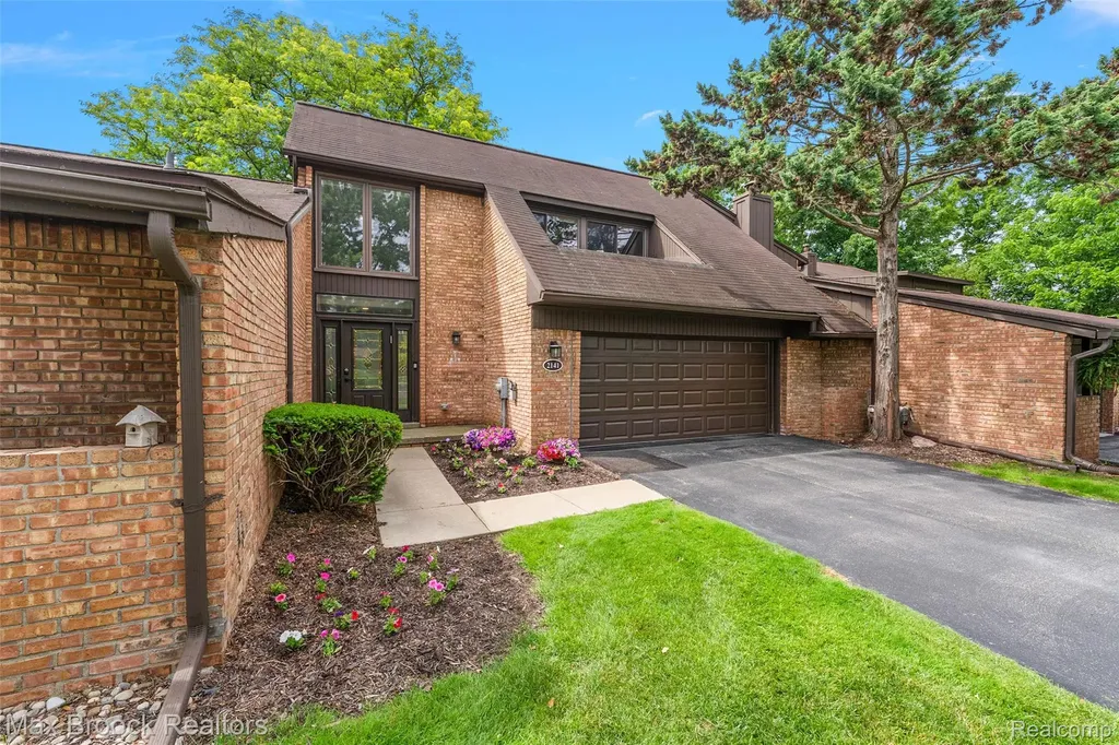 2141 Bordeaux Street West Bloomfield Charter Township MI 48323