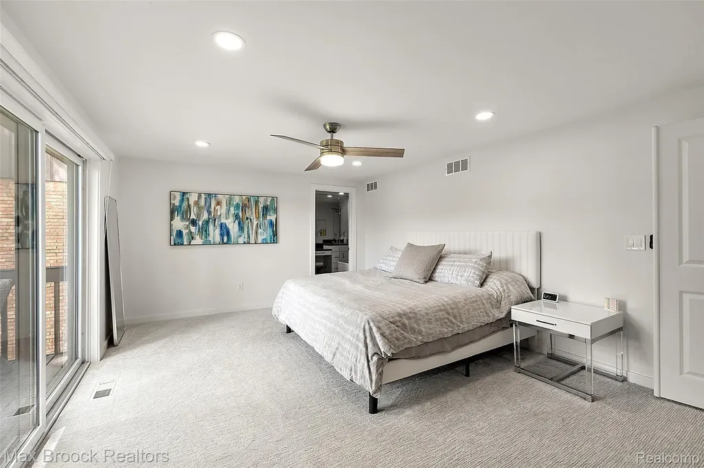 2141 Bordeaux Street West Bloomfield Charter Township MI 48323