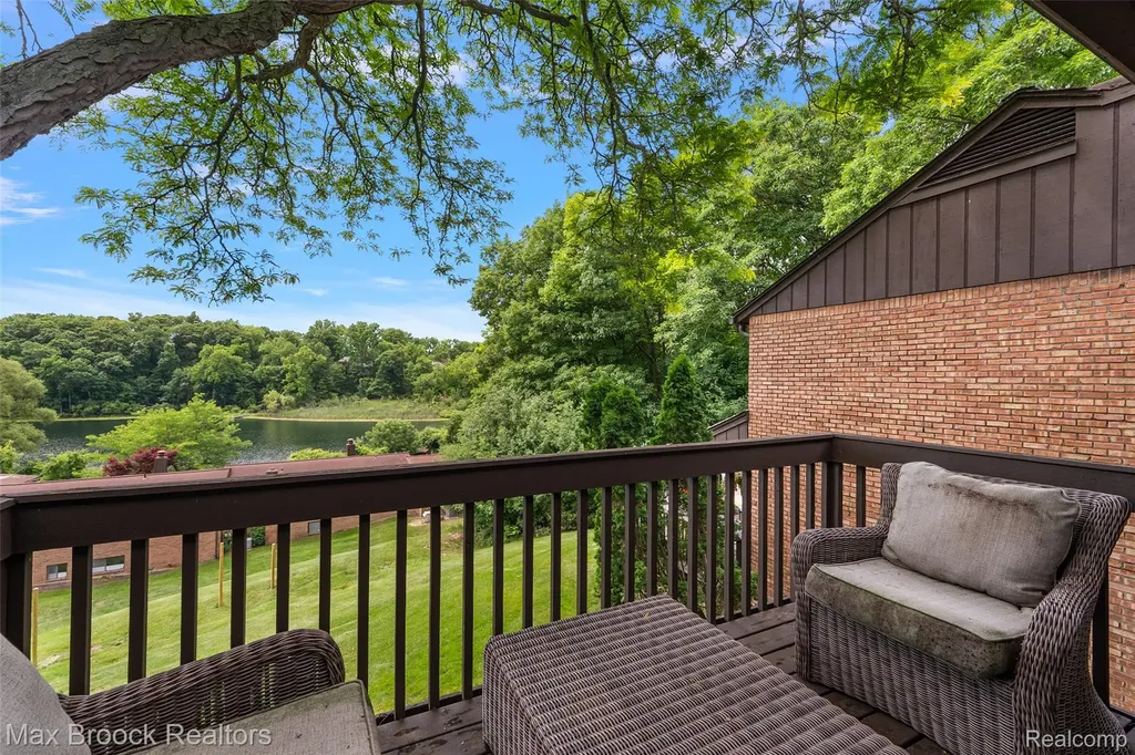 2141 Bordeaux Street West Bloomfield Charter Township MI 48323