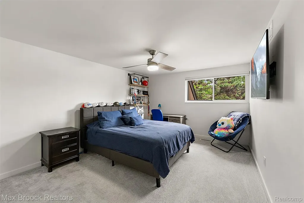 2141 Bordeaux Street West Bloomfield Charter Township MI 48323