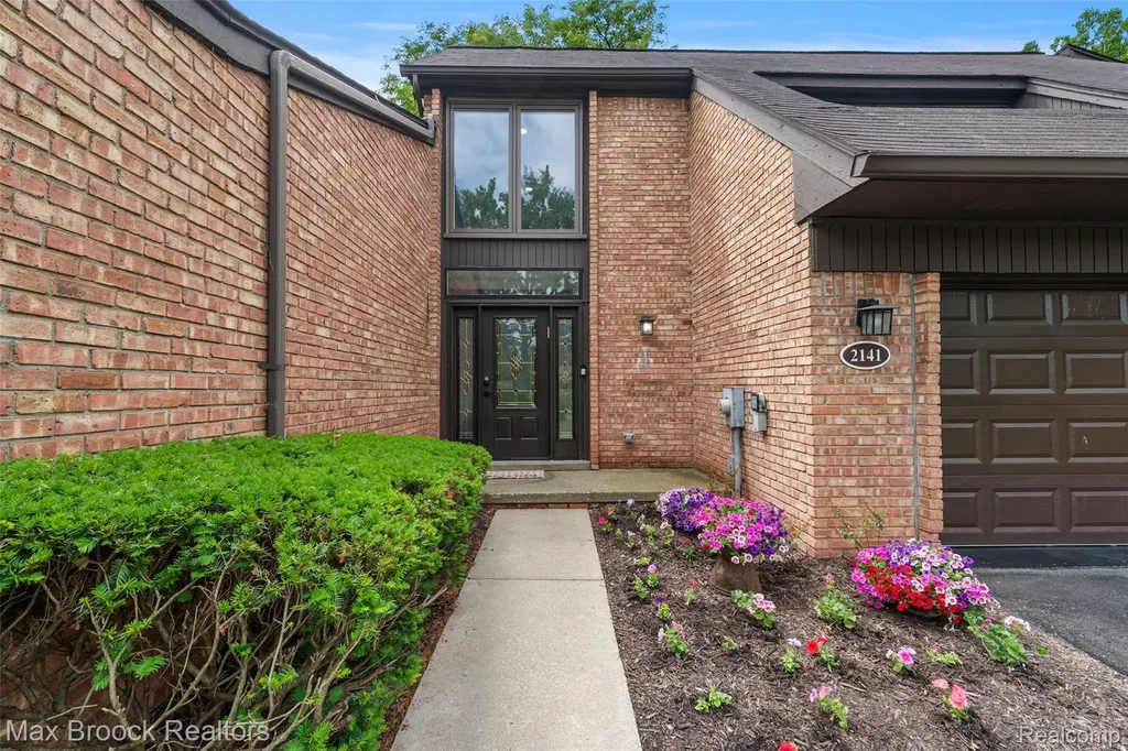 2141 Bordeaux Street West Bloomfield Charter Township MI 48323