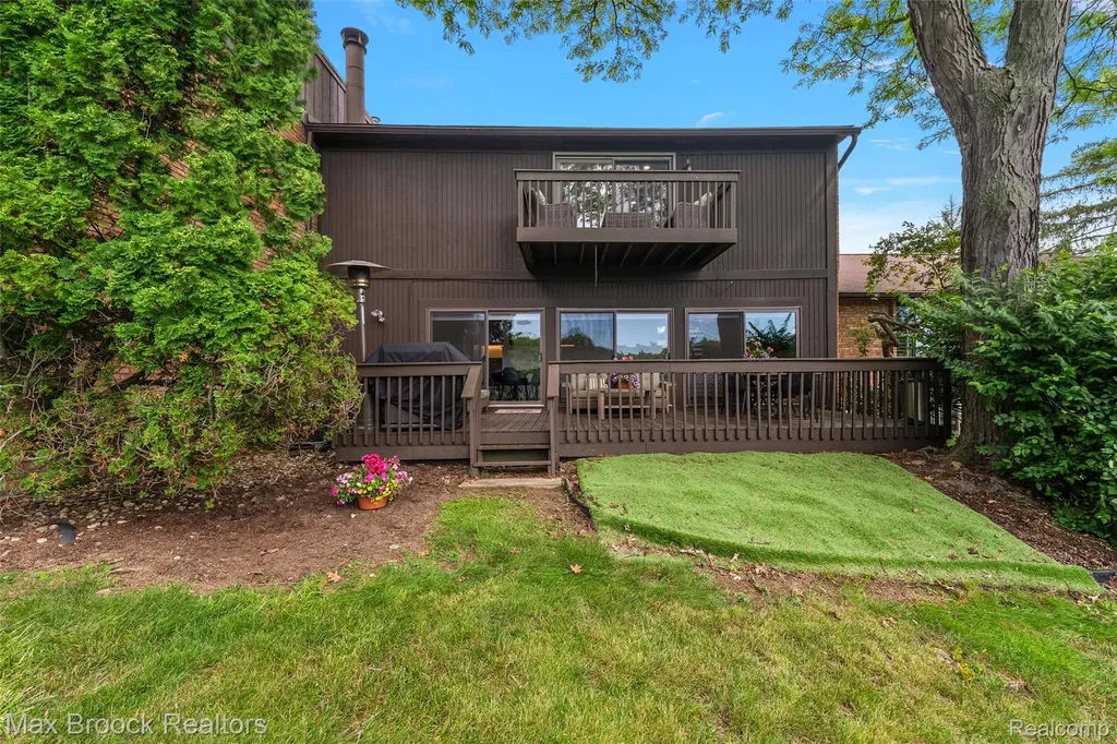2141 Bordeaux Street West Bloomfield Charter Township MI 48323