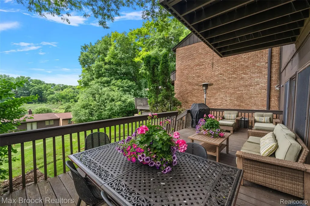 2141 Bordeaux Street West Bloomfield Charter Township MI 48323