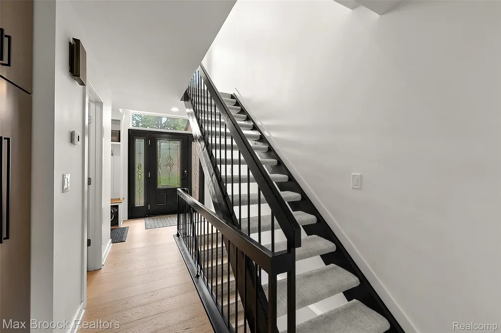 2141 Bordeaux Street West Bloomfield Charter Township MI 48323