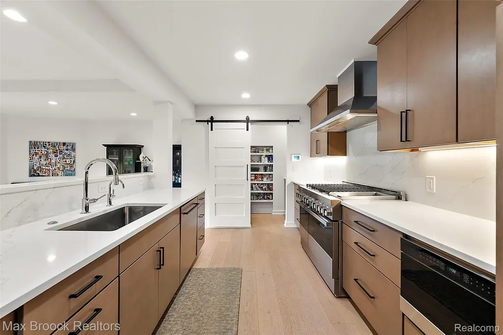 2141 Bordeaux Street West Bloomfield Charter Township MI 48323