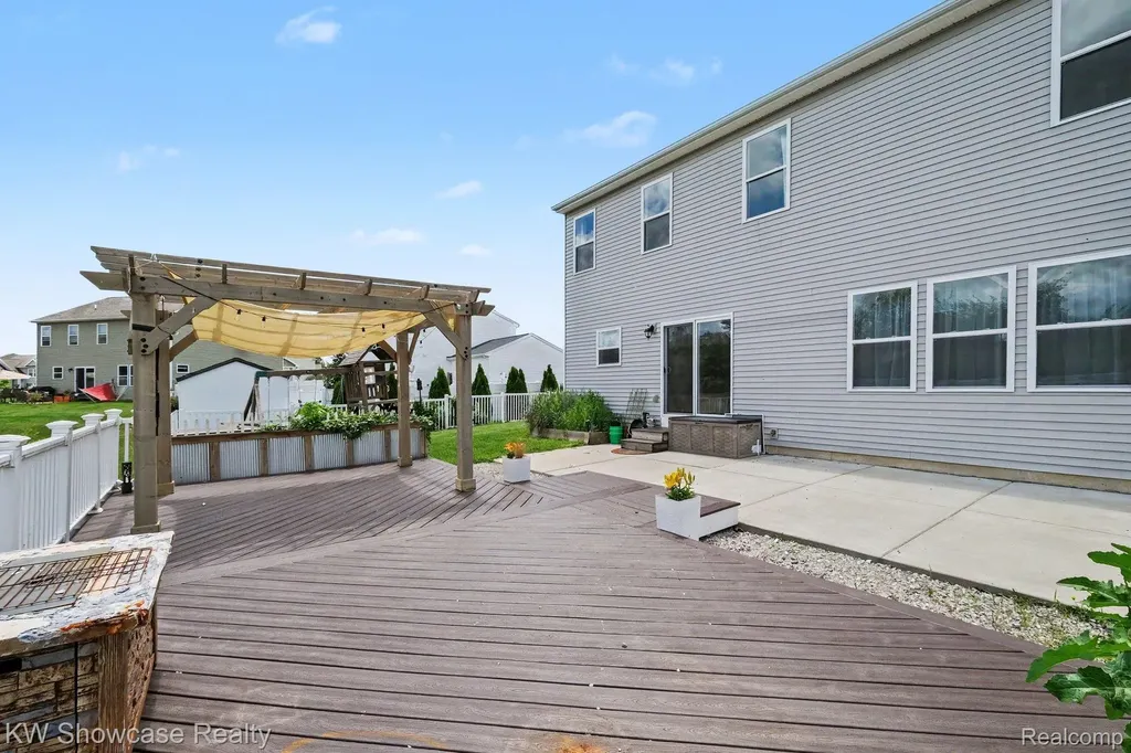 4339 Pebble Creek Boulevard Burton City MI 48439