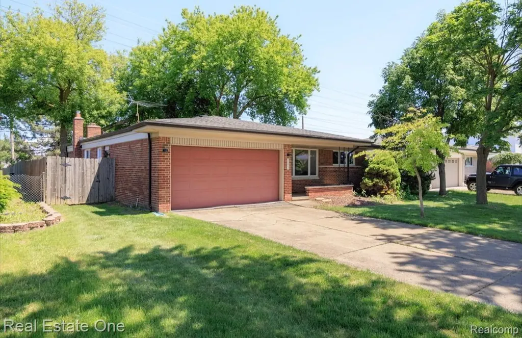 36424 Clifford Drive Sterling Heights City MI 48312