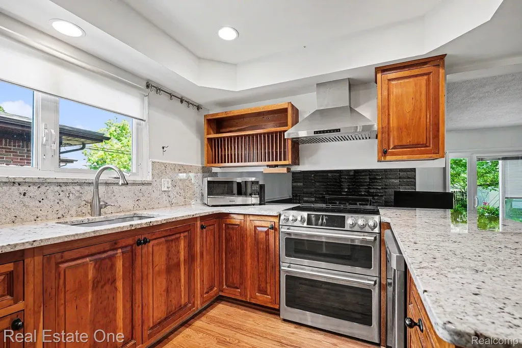 36424 Clifford Drive Sterling Heights City MI 48312