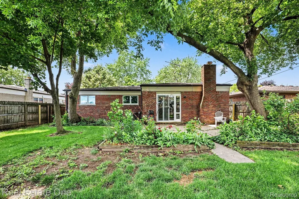 36424 Clifford Drive Sterling Heights City MI 48312