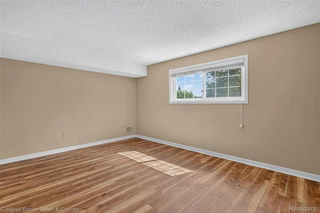 41703 Kirkwood Drive Novi City MI 48377
