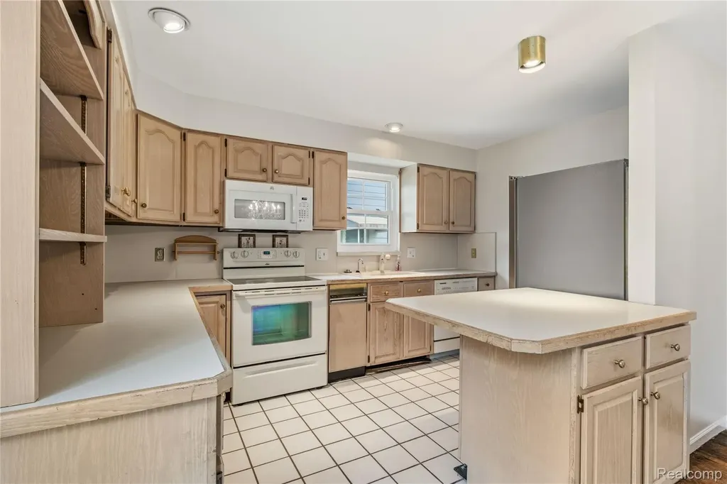 42352 Park Ridge Road Novi City MI 48375
