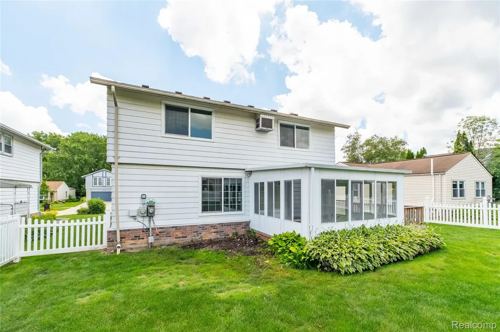 42352 Park Ridge Road Novi City MI 48375