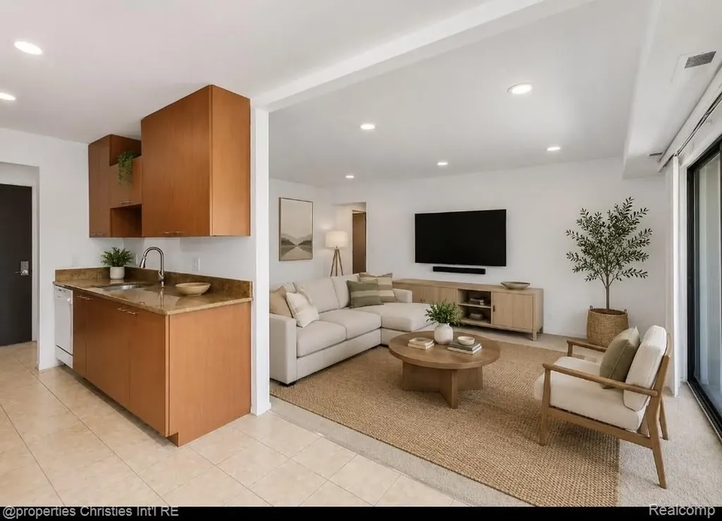 3805 S Lone Pine Road West Bloomfield Charter Township MI 48323