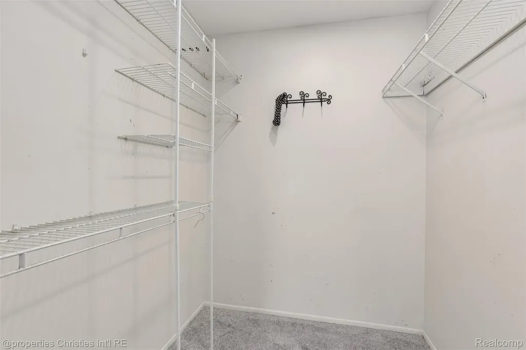 3805 S Lone Pine Road West Bloomfield Charter Township MI 48323