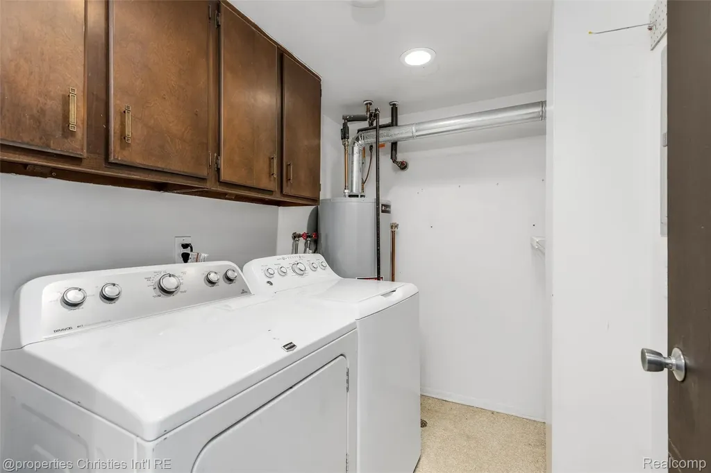 3805 S Lone Pine Road West Bloomfield Charter Township MI 48323