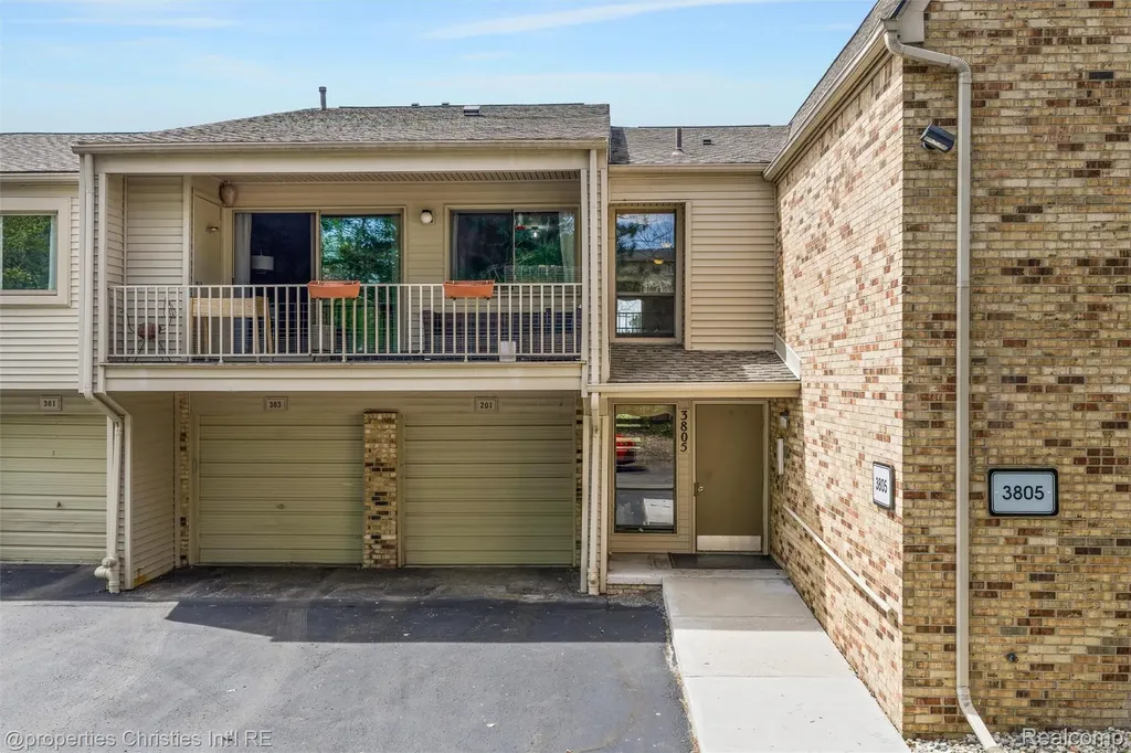 3805 S Lone Pine Road West Bloomfield Charter Township MI 48323
