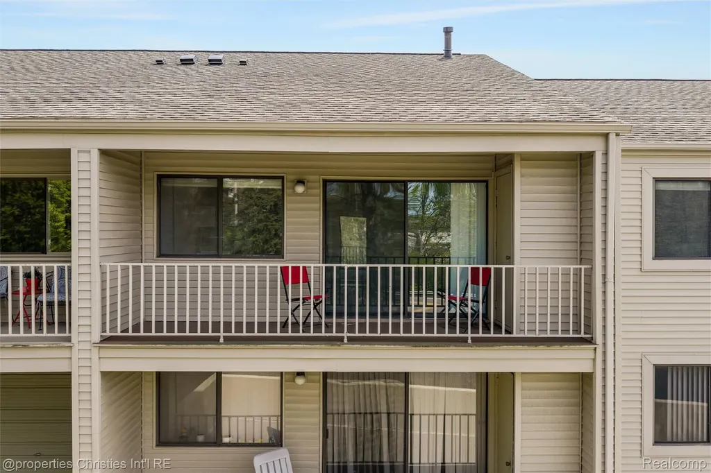 3805 S Lone Pine Road West Bloomfield Charter Township MI 48323