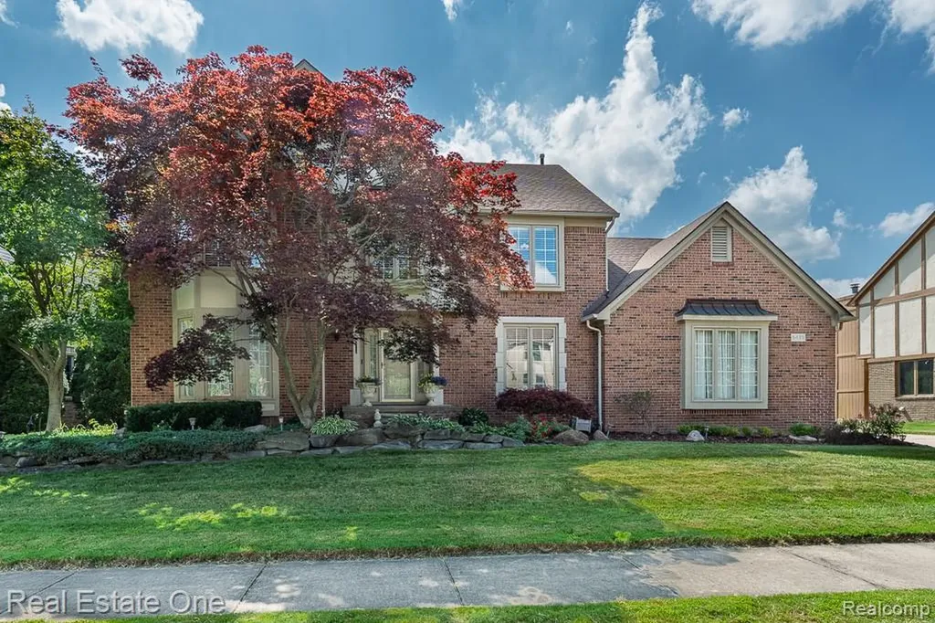 6489 Shoreline Drive Troy City MI 48085