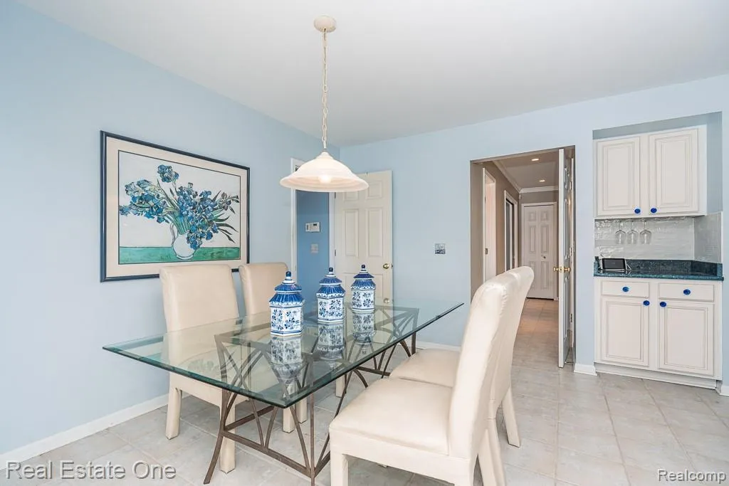 6489 Shoreline Drive Troy City MI 48085