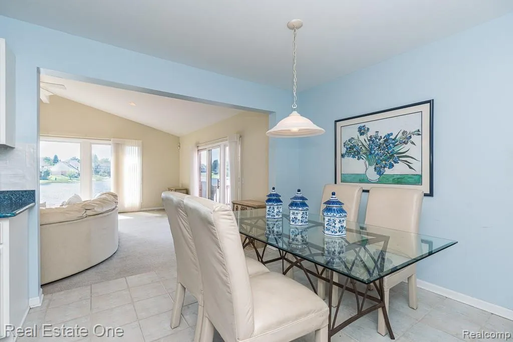 6489 Shoreline Drive Troy City MI 48085