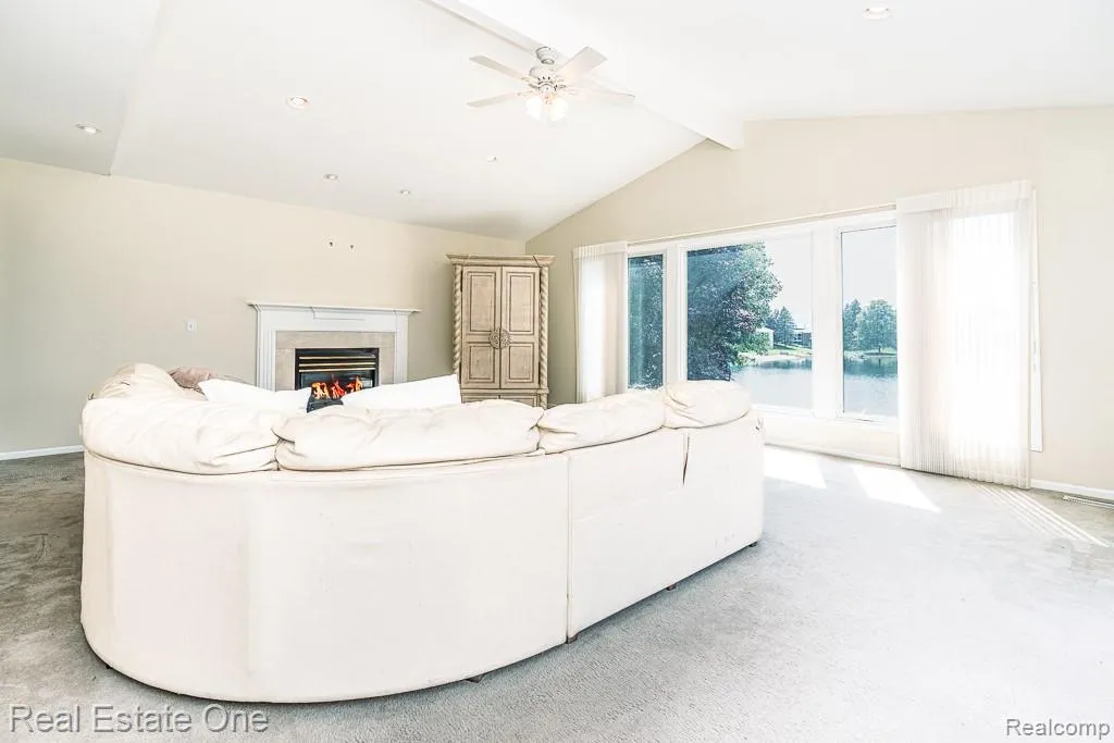 6489 Shoreline Drive Troy City MI 48085
