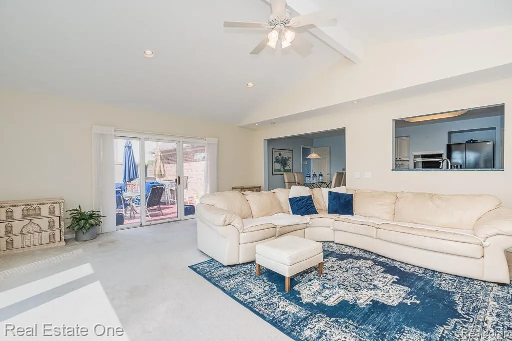 6489 Shoreline Drive Troy City MI 48085