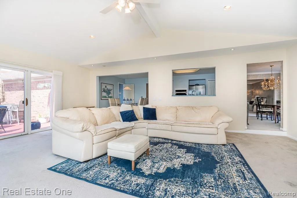 6489 Shoreline Drive Troy City MI 48085