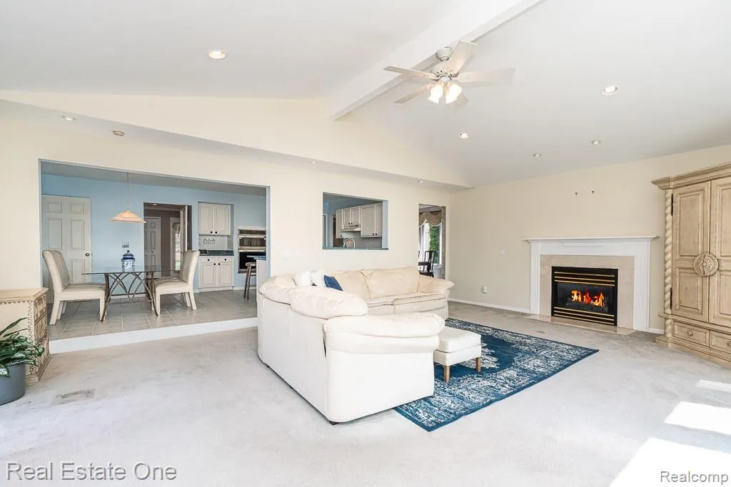 6489 Shoreline Drive Troy City MI 48085