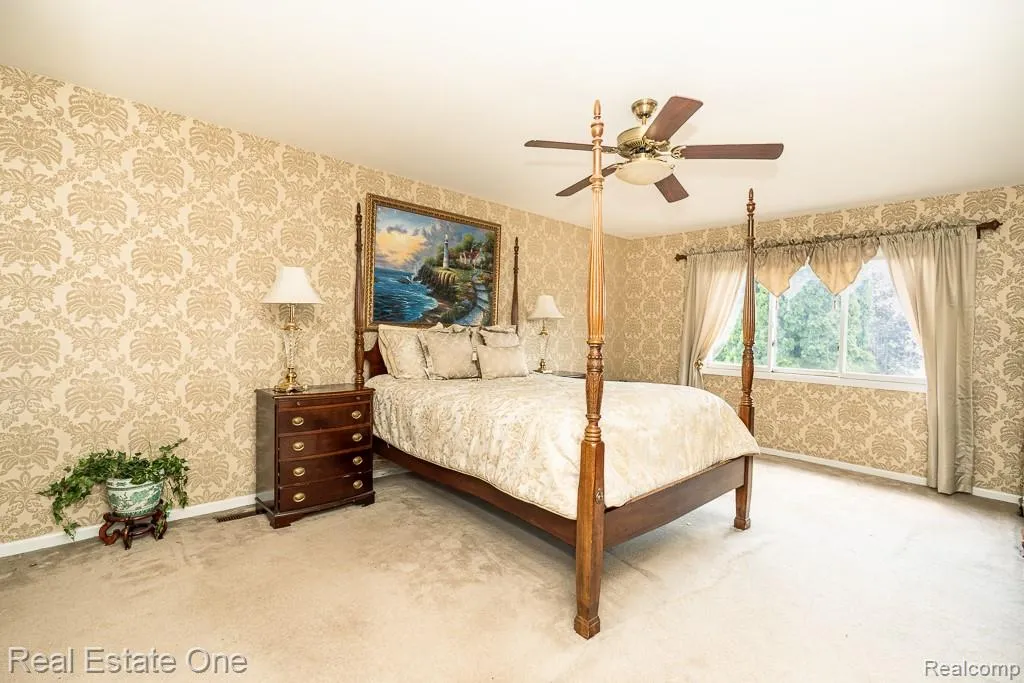 6489 Shoreline Drive Troy City MI 48085