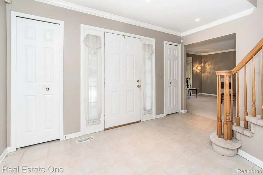 6489 Shoreline Drive Troy City MI 48085