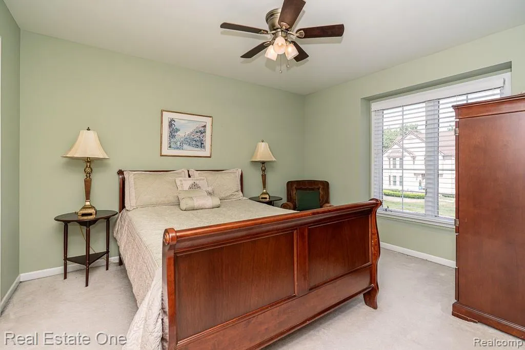 6489 Shoreline Drive Troy City MI 48085