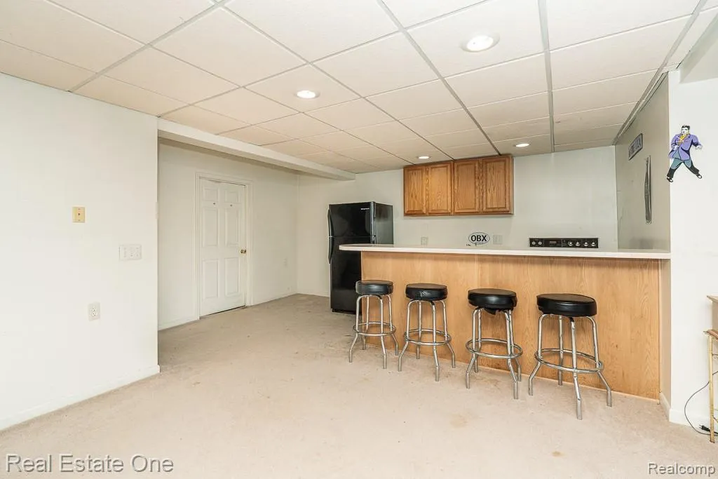 6489 Shoreline Drive Troy City MI 48085