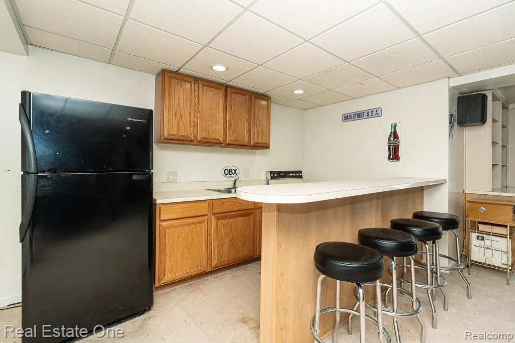 6489 Shoreline Drive Troy City MI 48085