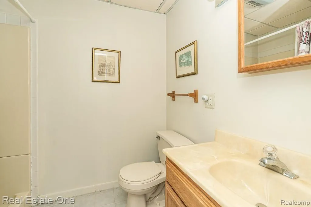 6489 Shoreline Drive Troy City MI 48085