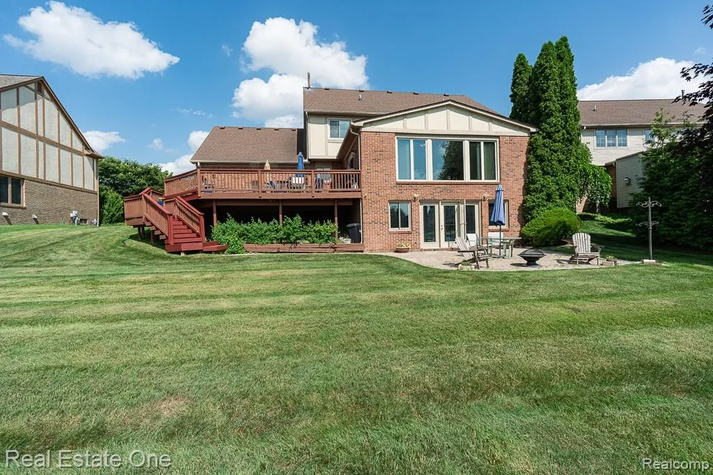 6489 Shoreline Drive Troy City MI 48085