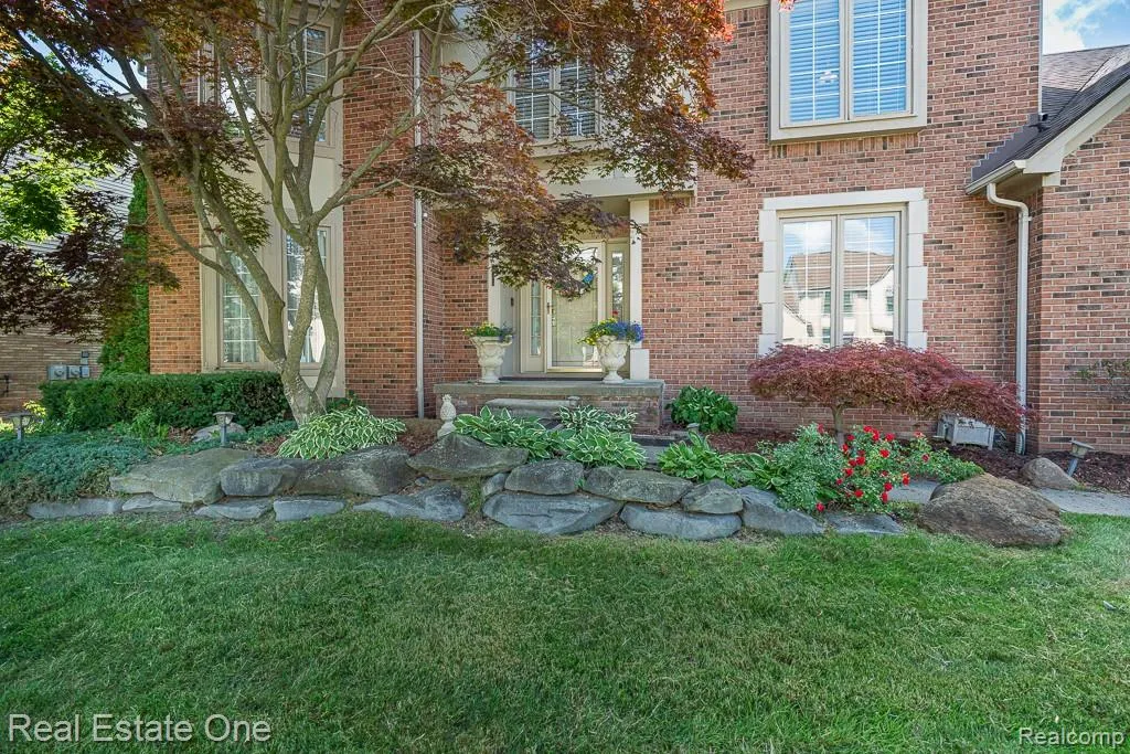 6489 Shoreline Drive Troy City MI 48085